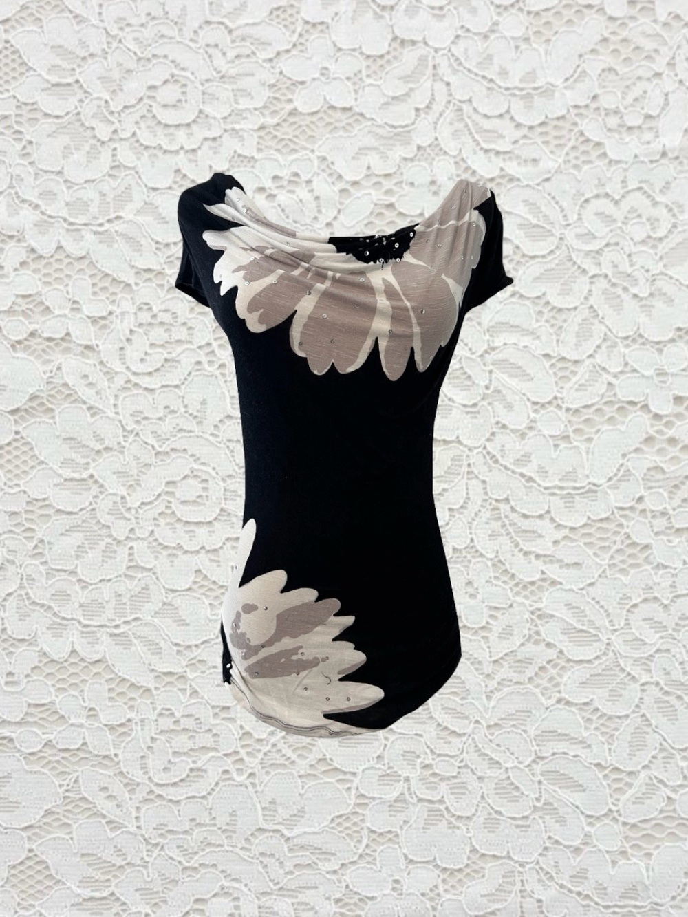 vintage black & white floral print fitted short sleeve top with sequins
